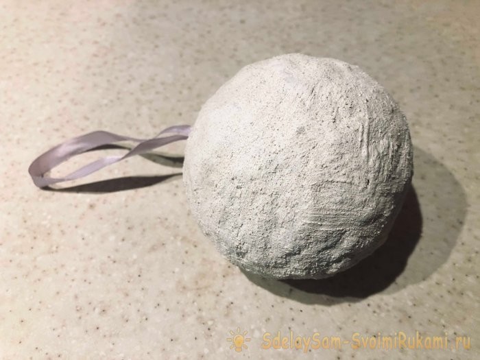 Ёлочный шар из упаковки от яиц Ёлочный шар из упаковки от яиц