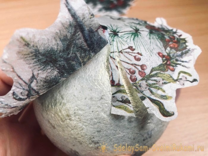 Ёлочный шар из упаковки от яиц Ёлочный шар из упаковки от яиц