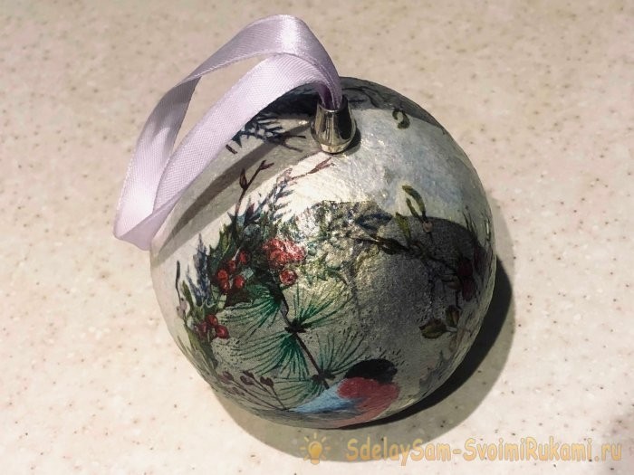 Ёлочный шар из упаковки от яиц Ёлочный шар из упаковки от яиц