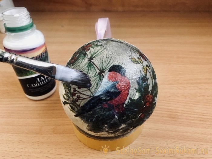 Ёлочный шар из упаковки от яиц Ёлочный шар из упаковки от яиц