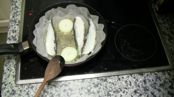 Как сделать так, чтобы еда больше не прилипала к сковородкам из разных материалов Как сделать так, чтобы еда больше не прилипала к сковородкам из разных материалов