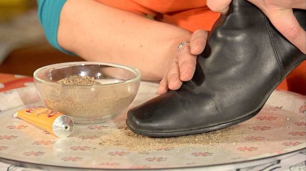 Простые лайфхаки, которые позволят обуви больше не скользить на льду Простые лайфхаки, которые позволят обуви больше не скользить на льду