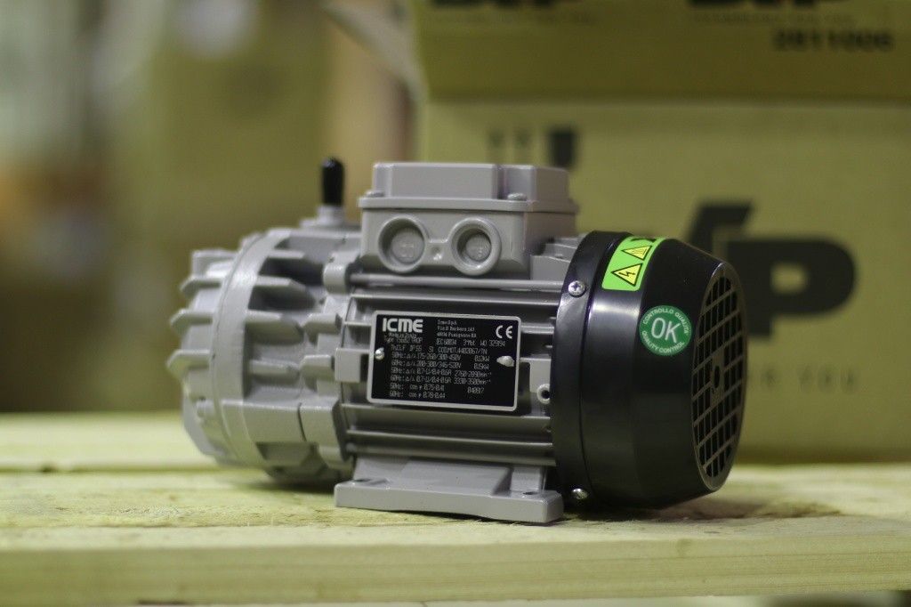 Безмасленный вакуумный насос