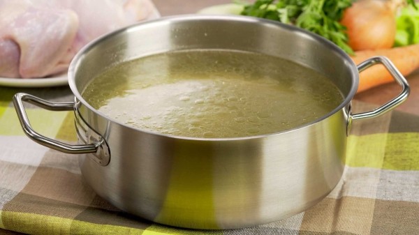 Ингредиенты, которые можно добавить в пересоленый суп, чтобы исправить ситуацию