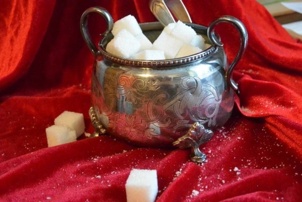 Как правильно сервировать стол по фэншуй, чтобы привлечь любовь и богатство