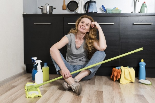 Как и чем очистить стены и плинтуса на кухне, простой способ Как и чем очистить стены и плинтуса на кухне, простой способ