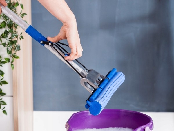 Как и чем очистить стены и плинтуса на кухне, простой способ Как и чем очистить стены и плинтуса на кухне, простой способ