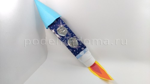 Ещё 2 ракеты — поделки из подручного материала Ещё 2 ракеты — поделки из подручного материала