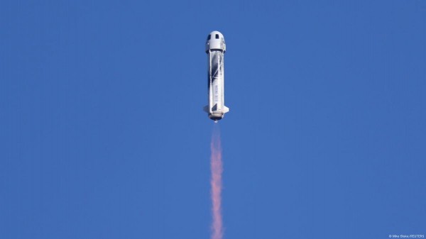 В космос — без мужчин: Кэти Перри и невеста Джеффа Безоса слетали в космос на корабле Blue Origin
В космос — без мужчин: Кэти Перри и невеста Джеффа Безоса слетали в космос на корабле Blue Origin