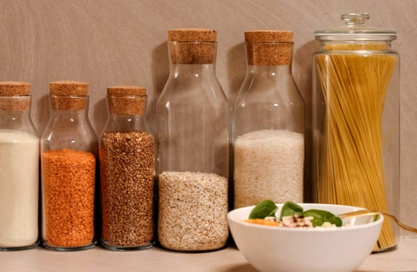 Правила хранения круп, которые помогут избежать появления в них жучков и моли