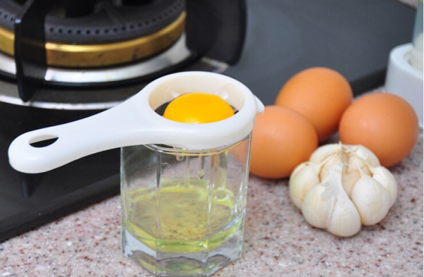 8 простых способов, как быстро отделить белок от желтка в курином яйце 8 простых способов, как быстро отделить белок от желтка в курином яйце