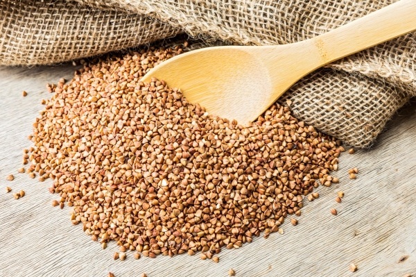 Правила хранения круп, которые помогут избежать появления в них жучков и моли