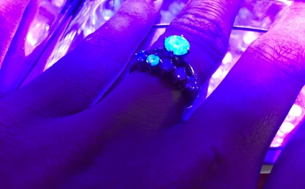 Как отличить настоящий бриллиант от подделки