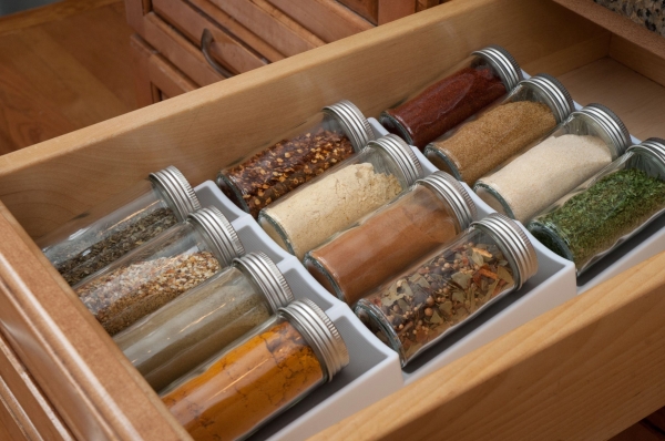 Хозяйке на заметку: как правильно хранить специи, чтобы они не выдохлись