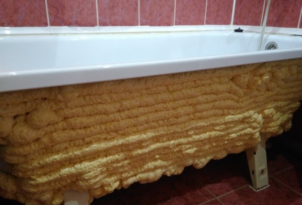 Необычные способы использования монтажной пены: зачем запенивать ванну Необычные способы использования монтажной пены: зачем запенивать ванну