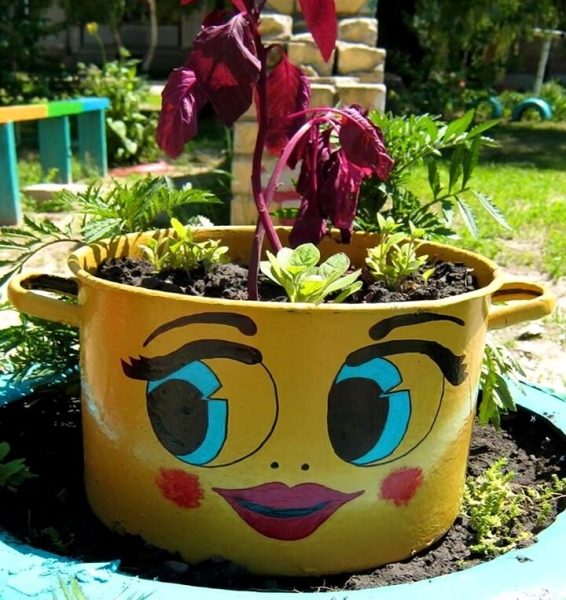 Зачем огородникам старые кастрюли на даче Зачем огородникам старые кастрюли на даче