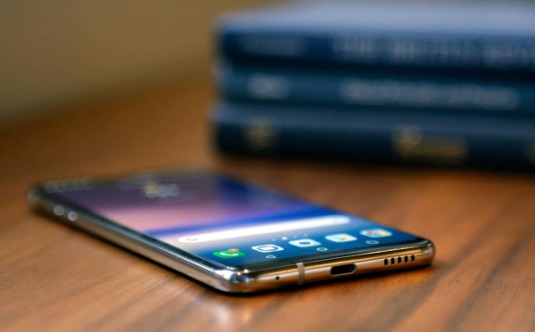 Основные причины, согласно которым телефон нужно класть экраном вниз Основные причины, согласно которым телефон нужно класть экраном вниз