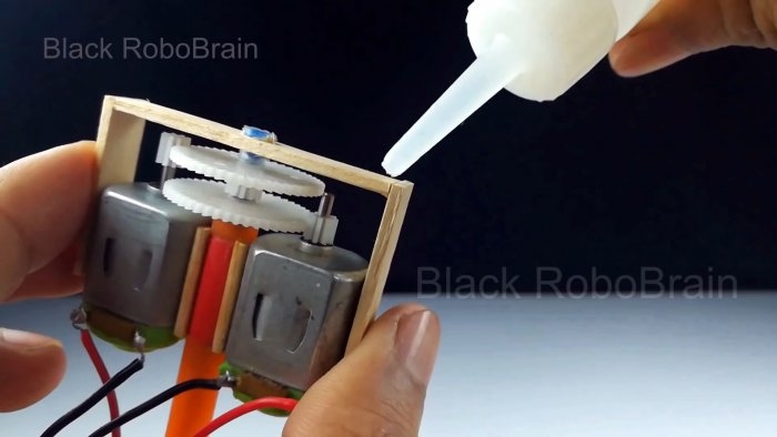 Как сделать рабочий двухвинтовой вертолет на обычных моторчиках от игрушек