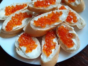 Как отличить настоящую красную икру от подделки: 6 способов Как отличить настоящую красную икру от подделки: 6 способов