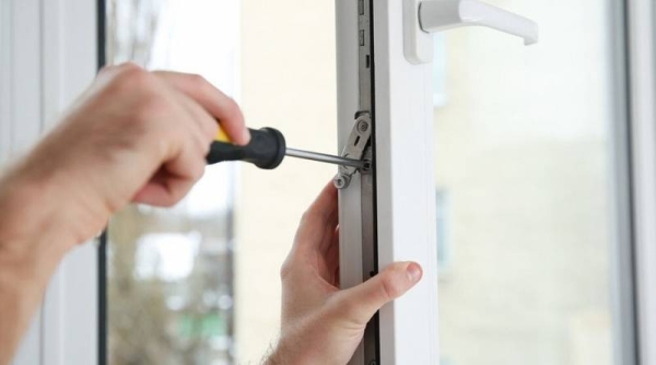 Что делать, если не открывается пластиковое окно: как разблокировать ручку, нужно ли вызывать мастера