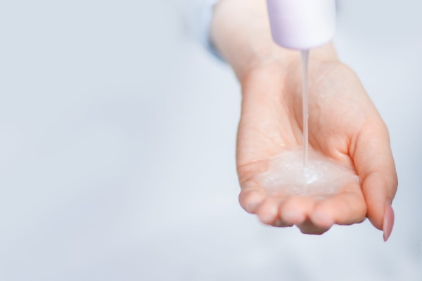 Как правильно мыть волосы и почему нельзя наносить шампунь по всей длине