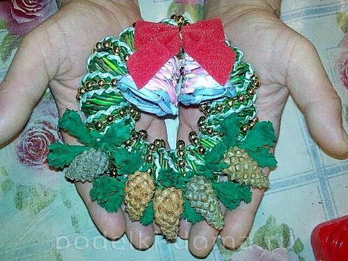 Новогодние поделки из бумажной лозы