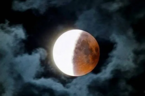 Кому повезет наблюдать полное лунное затмение 16 мая 2022 года: точное время, где будет видно, полнолуние 16 мая